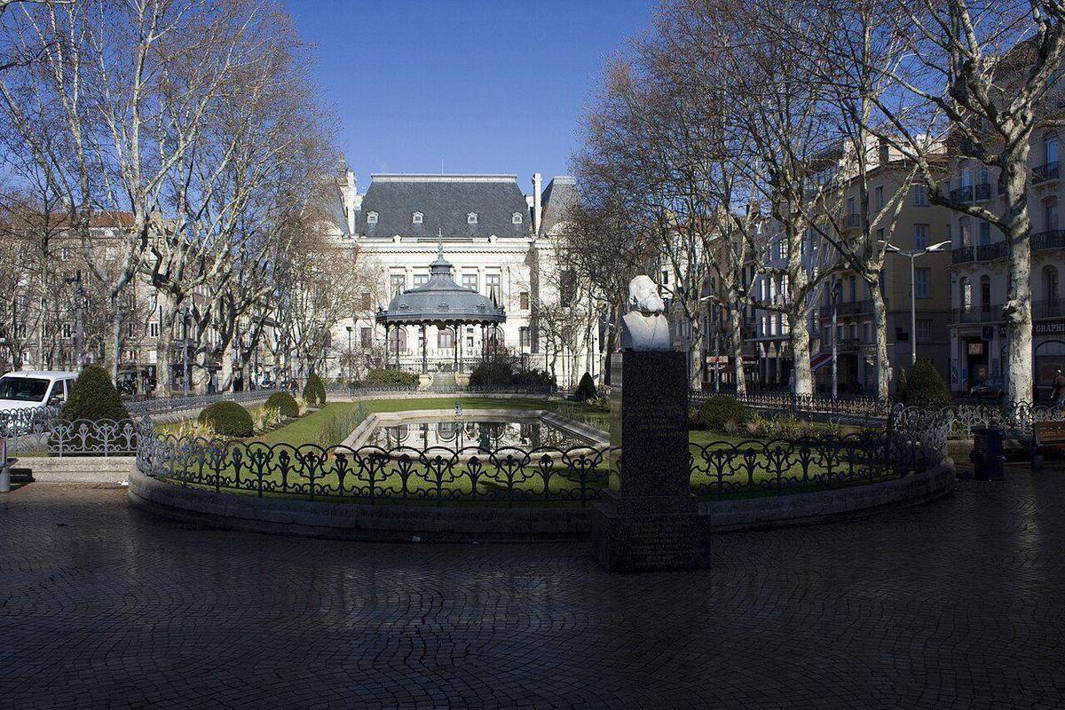 Centre-ville français revitalisé